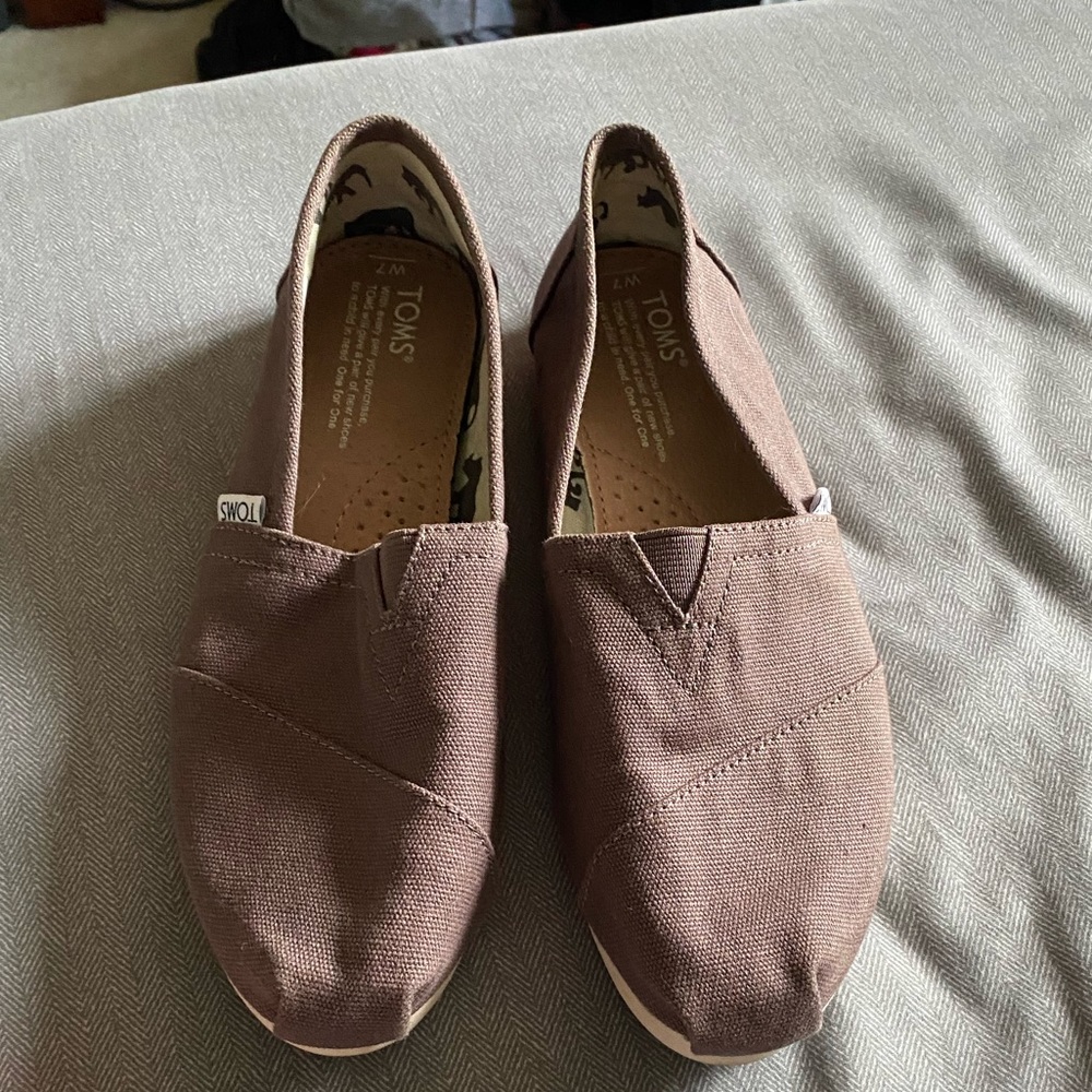 Gray Tom’s
